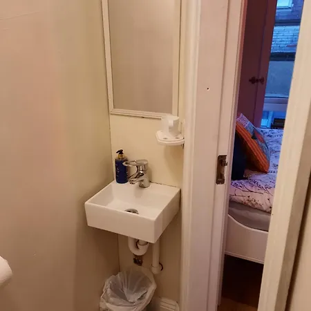 Privat bolig Double With Shared Bathroom *